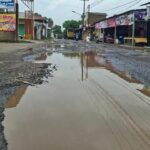 Jalan Rusak di Serang Picu Kecelakaan, Warga: Kemarin Ibu Hamil Jatuh