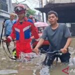 Banjir Duri Kosambi Meluas, Ibu Hamil dan Balita Dievakuasi Perahu Karet