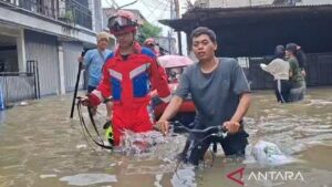 Banjir Duri Kosambi Meluas, Ibu Hamil dan Balita Dievakuasi Perahu Karet