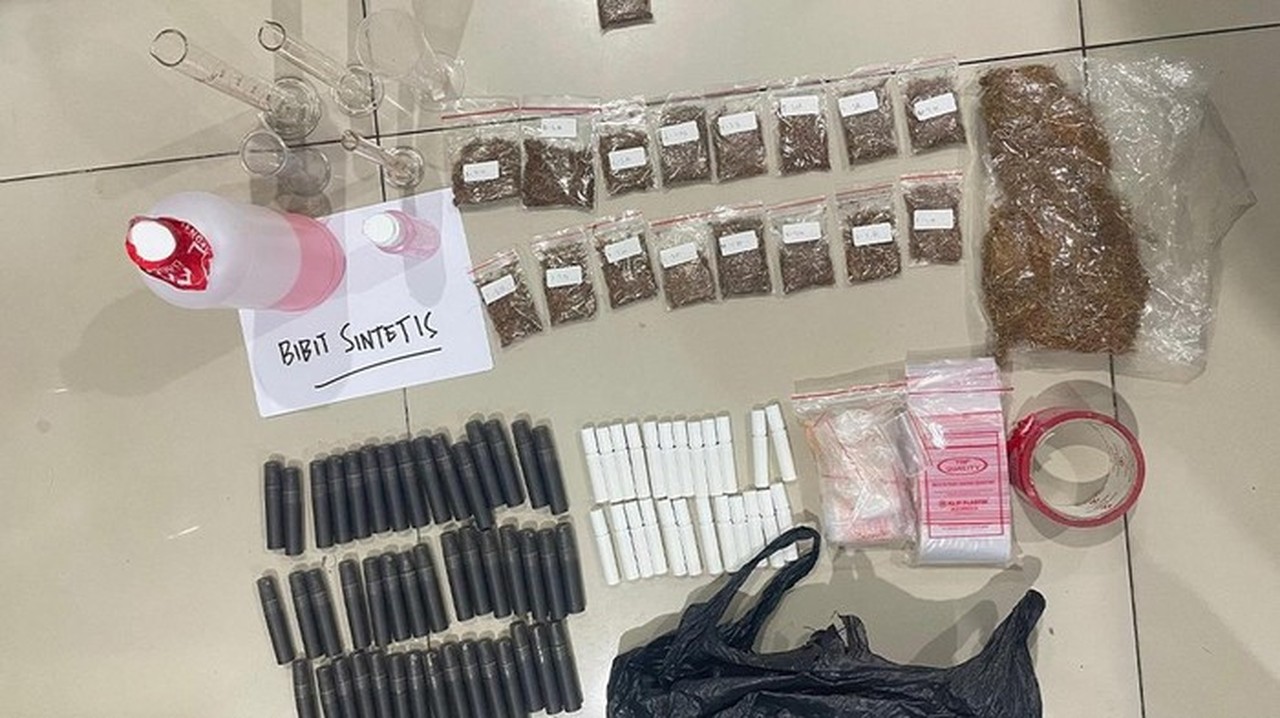 Polda Metro Jaya Ungkap ‘Pabrik’ Tembakau Sintetis Senilai Rp 5 Miliar di Kebon Jeruk