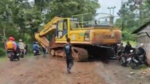 Ekskavator Lepas dari Trailer, Tabrak 6 Kendaraan di Bogor, 5 Luka-luka