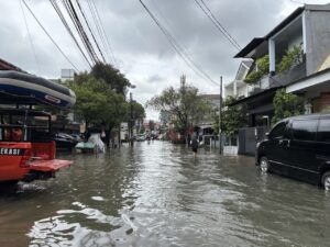 Banjir Melanda Harapan Baru 2 Bekasi, BPBD Turunkan Perahu Karet Bantu Warga Terdampak