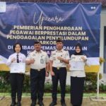 Dua Petugas Wanita Lapas Metro Dapat Penghargaan Usai Gagalkan Penyelundupan Narkoba