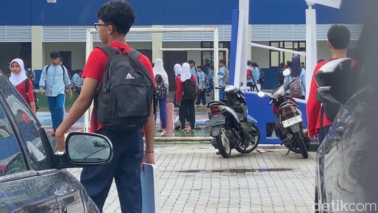 Kekurangan Meja dan Kursi di SMPN 3 Depok, Pemkot Berjanji Segera Penuhi Kebutuhan Siswa