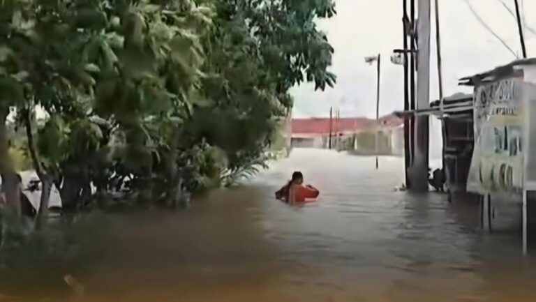 Banjir 2 Meter Rendam Desa Sukamekar Bekasi, 3.000 KK Terpaksa Mengungsi