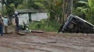 Kecelakaan Beruntun di Bogor: Ekskavator Tabrak 6 Kendaraan, 5 Orang Luka-luka