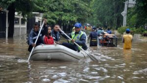 Banjir Jakarta: 114 RT dan 15 Ruas Jalan Masih Tergenang Akibat Hujan Deras