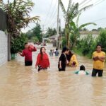 Banjir 1,5 Meter Rendam Lima Kampung di Pamarayan Serang, Polisi Salurkan Bantuan