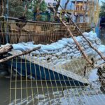 Tanggul Petogogan Jakarta Selatan Jebol Akibat Banjir, Ditambal Karung Pasir