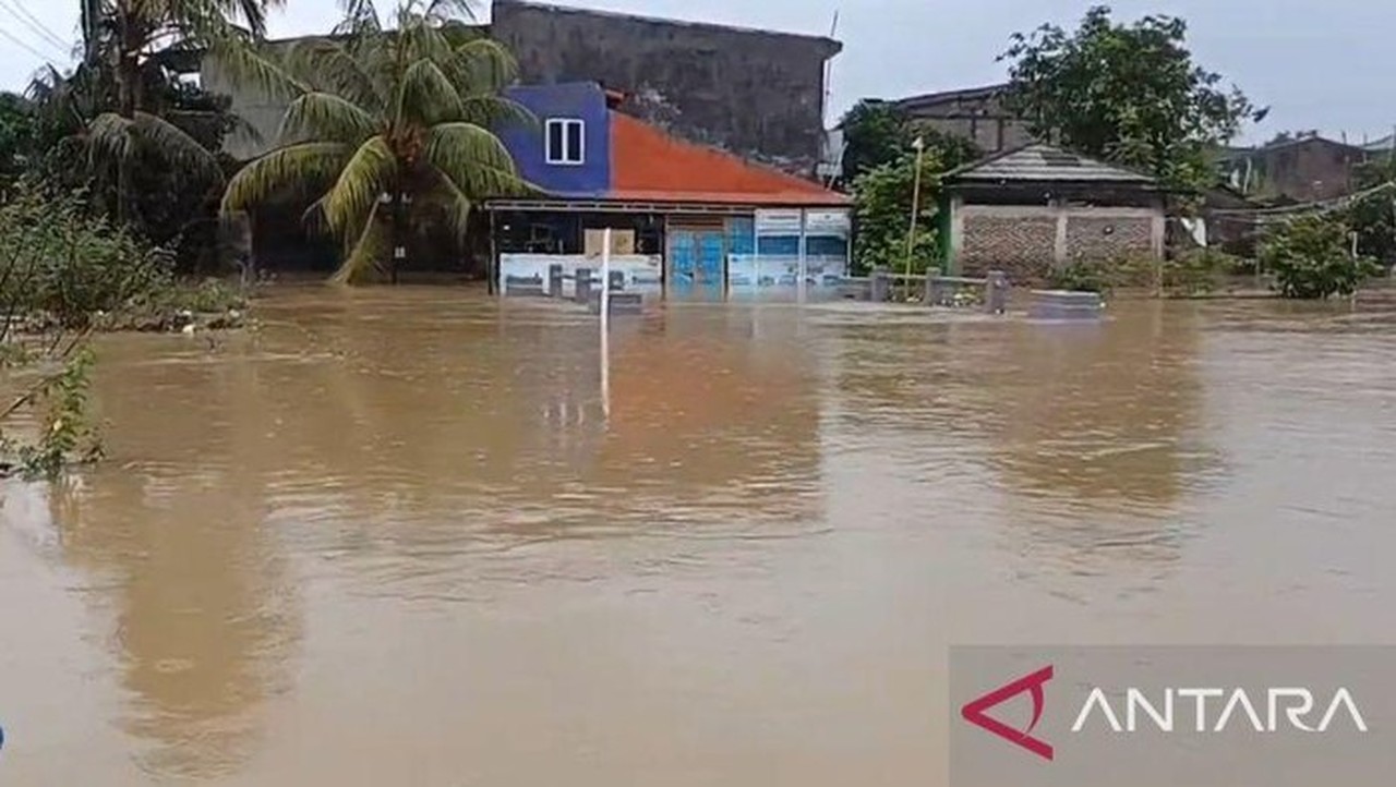 Banjir 4 Meter di Jayanti Tangerang, 500 Warga Mengungsi Akibat Luapan Sungai Cidurian