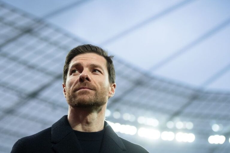Xabi Alonso Tunggu Pinangan Liverpool, Siap Gantikan Arne Slot Jika Gagal Raih Trofi