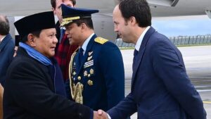 Prabowo Lanjut ke Paris Usai dari Swiss, Siap Jamuan Makan Malam Pribadi dengan Macron