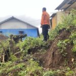 Tebing 3 Meter Longsor di Bogor, Dinding Rumah Warga Jebol Akibat Hujan Deras