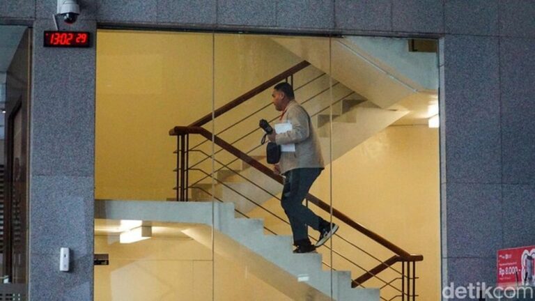 Eks Menpora Dito Ariotedjo Diperiksa KPK Terkait Kasus Korupsi Kuota Haji Eks Menpora Dito Ariotedjo Diperiksa KPK Terkait Kasus Korupsi Kuota Haji