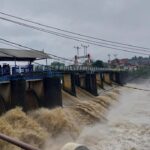 Bendung Katulampa Siaga 4 Meski Hujan Deras Sejak Pagi, Tinggi Air Stabil 80 Cm