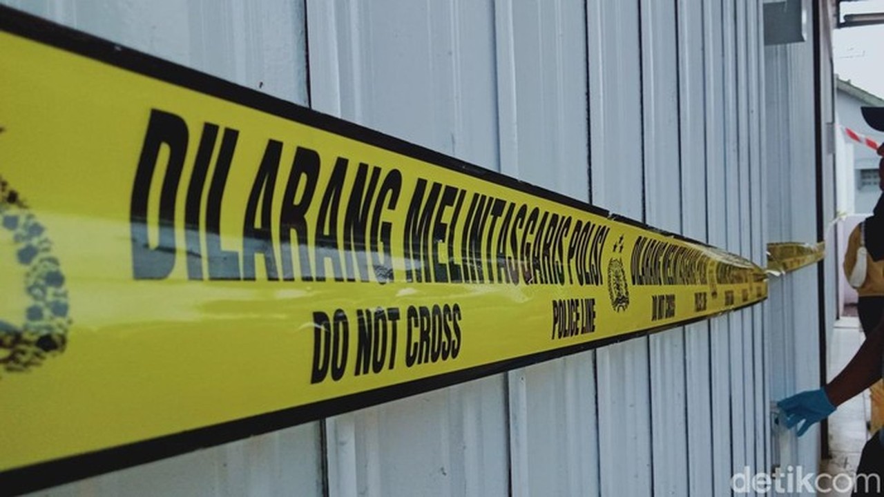 Tembok GOR Kemayoran Roboh, 11 Motor Terjebak Reruntuhan di Jakarta Pusat