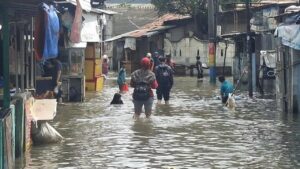 Banjir Rawa Buaya: Warga Terendam 6 Kali dalam Sebulan, Air Capai Dada