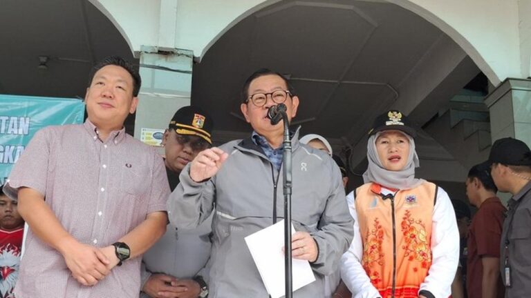 Pramono Anung Ingatkan Warga Rawa Buaya Tak Buang Sampah Sembarangan untuk Cegah Banjir Susulan