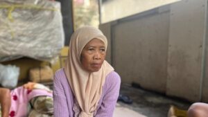 Banjir Pejaten Timur Belum Surut, Warga Mengungsi di Emperan Toko