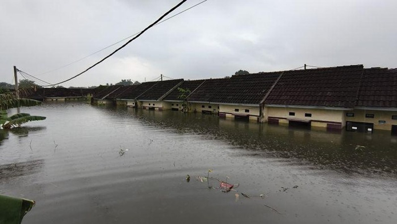 Banjir Tangerang Meluas, 7 Kecamatan Terendam, 14 Ribu Keluarga Terdampak Banjir Tangerang Meluas, 7 Kecamatan Terendam, 14 Ribu Keluarga Terdampak