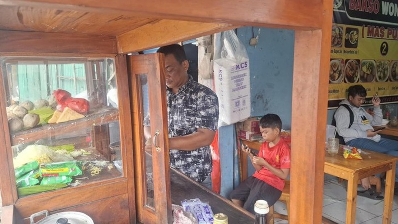 Banjir Rawa Buaya Berkah, Penjual Bakso Purwanto Raup Omzet Dua Kali Lipat