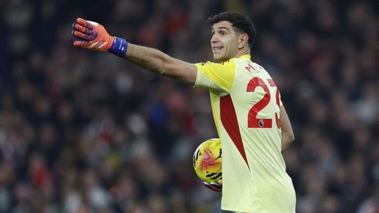 Inter Milan Bidik Emiliano Martinez, Yann Sommer Terancam Diganti Musim Depan