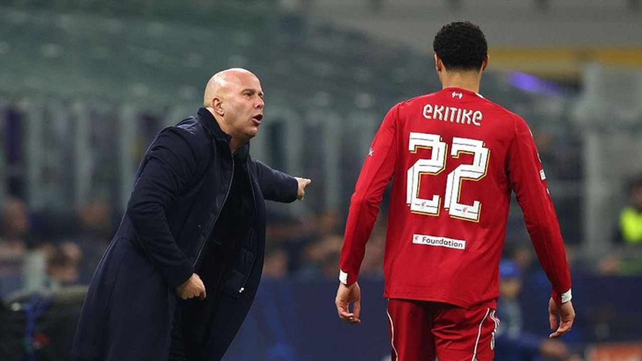 Arne Slot Akui Liverpool Tertinggal Jauh dari Arsenal dan Man City Musim Ini