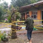 Detik-detik Mengerikan: Rumah Warga di Pekalongan Amblas Terseret Tanah ke Sungai
