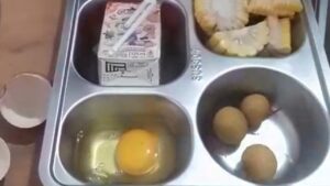 Program Makan Bergizi Gratis SMAN 1 Cigemblong Disorot: Telur Mentah hingga Belatung dalam Sayuran