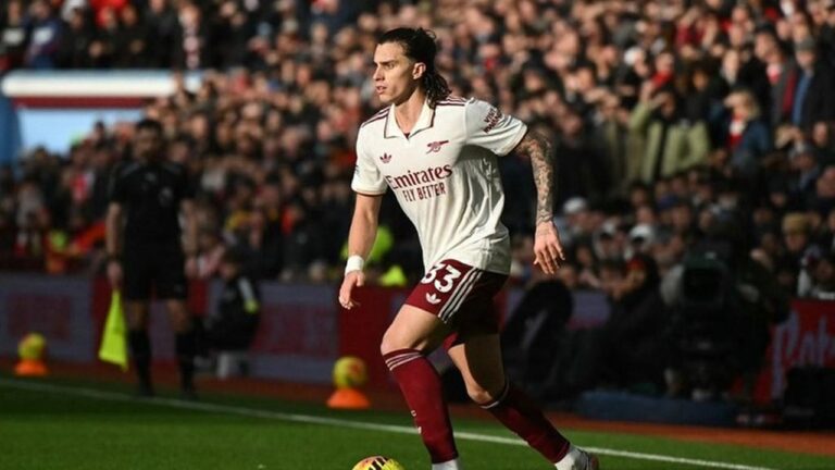 Arsenal Menanti Kehadiran Calafiori Jelang Duel Krusial Kontra Manchester United