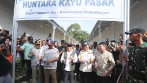 Resmikan Huntara di Agam, Tito Karnavian Pastikan Percepatan Bantuan dan Validasi Data Korban Bencana