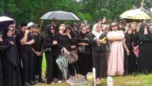 Momen Makan Bersama Penuh Makna Lula Lahfah Seminggu Sebelum Kepergiannya