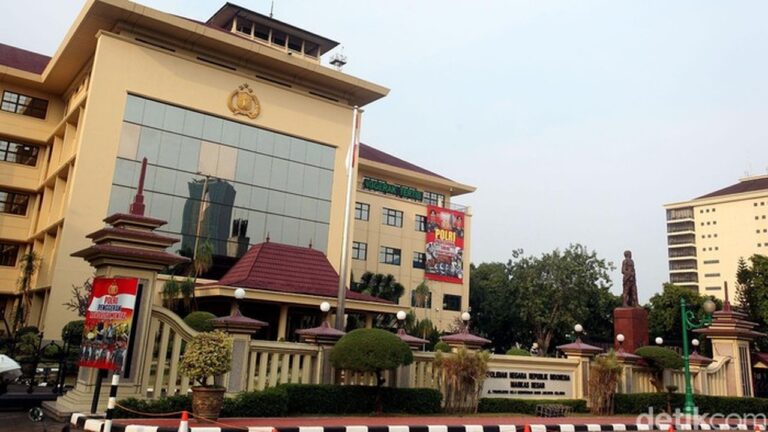 Kapolri Jenderal Listyo Sigit Prabowo Lakukan Rotasi 85 Perwira Tinggi dan Menengah Polri Kapolri Jenderal Listyo Sigit Prabowo Lakukan Rotasi 85 Perwira Tinggi dan Menengah Polri