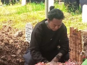Reza Arap Hancur Usai Pemakaman Lula Lahfah: “Kenapa Nggak Dengerin Gue?”