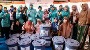 Ketua TP PKK Pusat Tri Tito Karnavian Salurkan Bantuan untuk 270 KK Korban Bencana di Aceh Timur