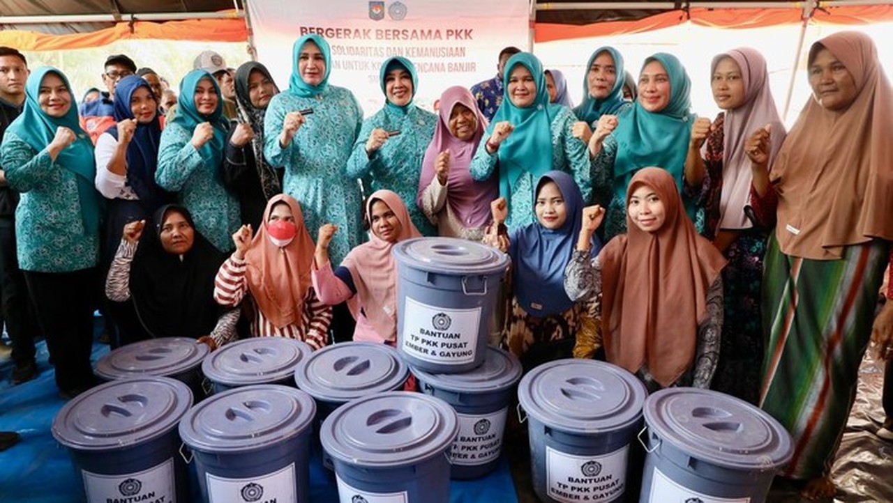 Ketua TP PKK Pusat Tri Tito Karnavian Salurkan Bantuan untuk 270 KK Korban Bencana di Aceh Timur