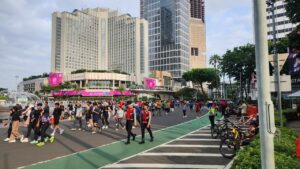 Warga Serbu CFD HI Cari Keringat di Tengah Cuaca Hujan yang Tak Menentu