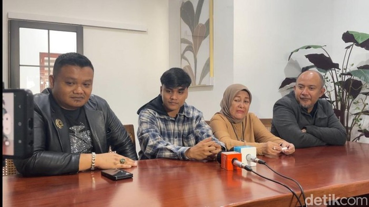 Ressa Rizky Ungkap Kecemburuan pada Denada: Ingin Peluk dan Cium Kaki Sang Ibu