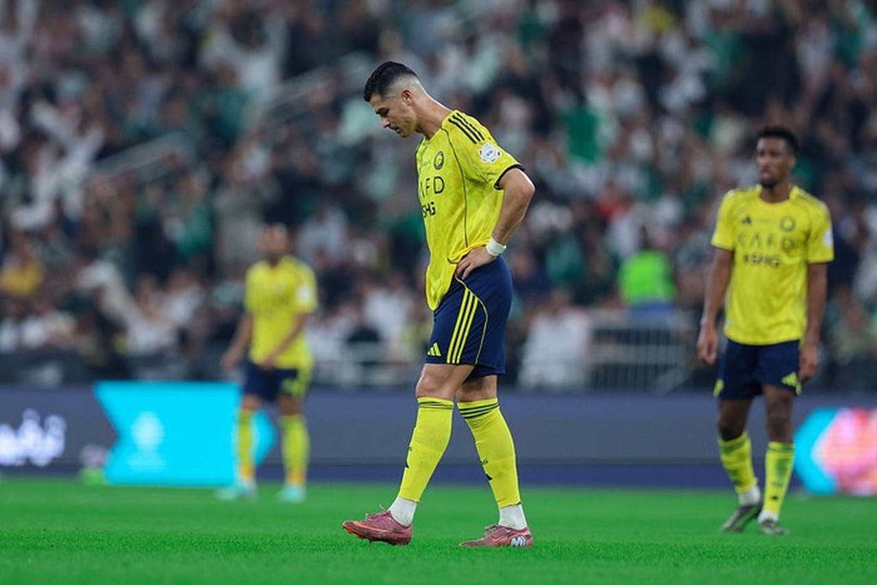 Cristiano Ronaldo Diejek ‘Nangis-nangis’ oleh Suporter Al Ahli Usai Al Nassr Kalah Cristiano Ronaldo Diejek ‘Nangis-nangis’ oleh Suporter Al Ahli Usai Al Nassr Kalah