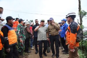 Mendagri Dorong Percepatan Relokasi dan Tata Ruang Pascabencana Longsor Cisarua