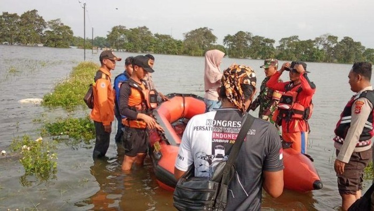 ODGJ Terseret Arus Banjir Saat Pembagian Sembako di Serang, Pencarian Masih Berlangsung