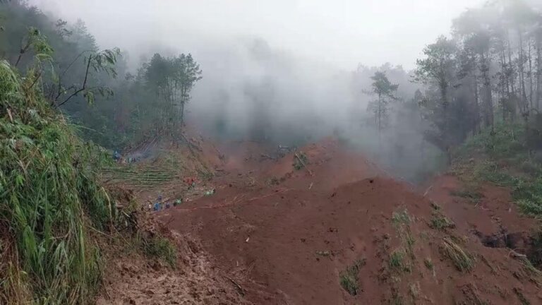 Bapak dan Anak Tertimbun Longsor di Pemalang Saat Bertani, Pencarian Terkendala Cuaca