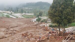 Satu Keluarga Ditemukan Tewas Berangkulan dalam Longsor Cisarua Bandung Barat