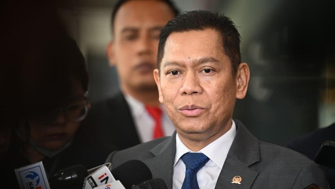 Adies Kadir Sedih Tinggalkan Komisi III DPR Setelah Ditunjuk Jadi Hakim MK Adies Kadir Sedih Tinggalkan Komisi III DPR Setelah Ditunjuk Jadi Hakim MK