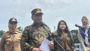 Pramono Anung Minta Pemkot Jakbar Buat Aturan Tegas Larangan Buang Sampah Sembarangan