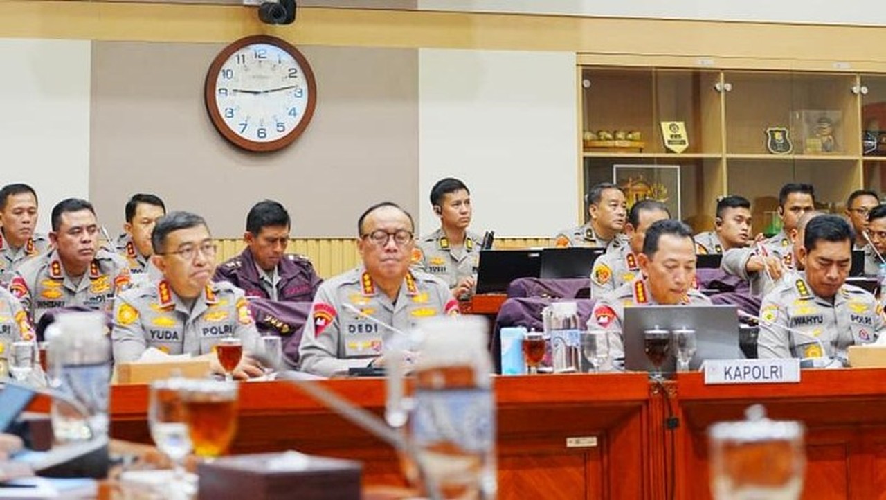 DPR Tetapkan 8 Poin Reformasi Polri, Tegaskan Institusi Tetap di Bawah Kendali Presiden