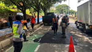 Jalan Juanda Depok Berlubang dan Sebabkan Kecelakaan, Polisi & PUPR Langsung Turun Tangan