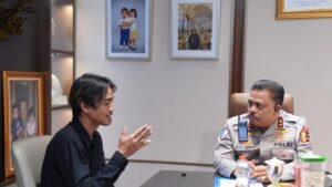 Aksi Heroik Sopir Truk di Tol Japek Diganjar Penghargaan Langsung oleh Kakorlantas Polri