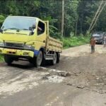 Jalan Raya Lebak Amblas Hampir 5 Meter Akibat Pergerakan Tanah