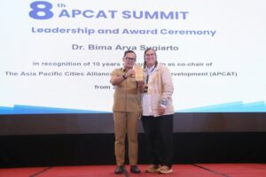 Bima Arya Dianugerahi Penghargaan APCAT atas Dedikasi Pengendalian Tembakau di Asia Pasifik